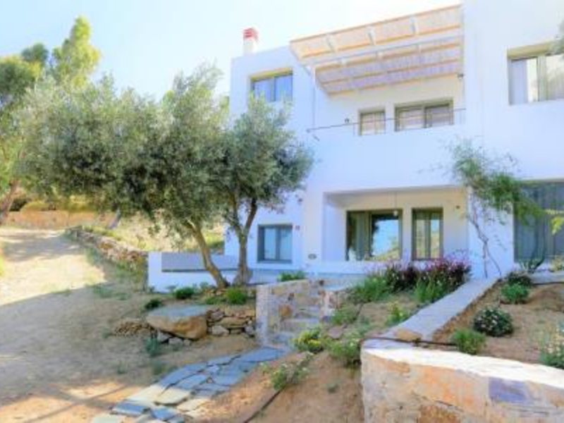 Mourtzanakis Residence by CHC 286861