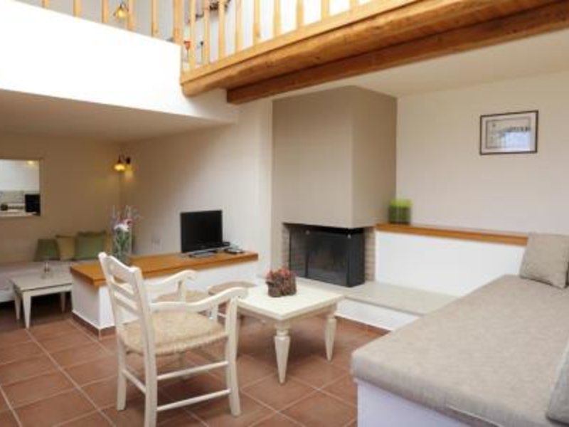 Mourtzanakis Residence by CHC 286862