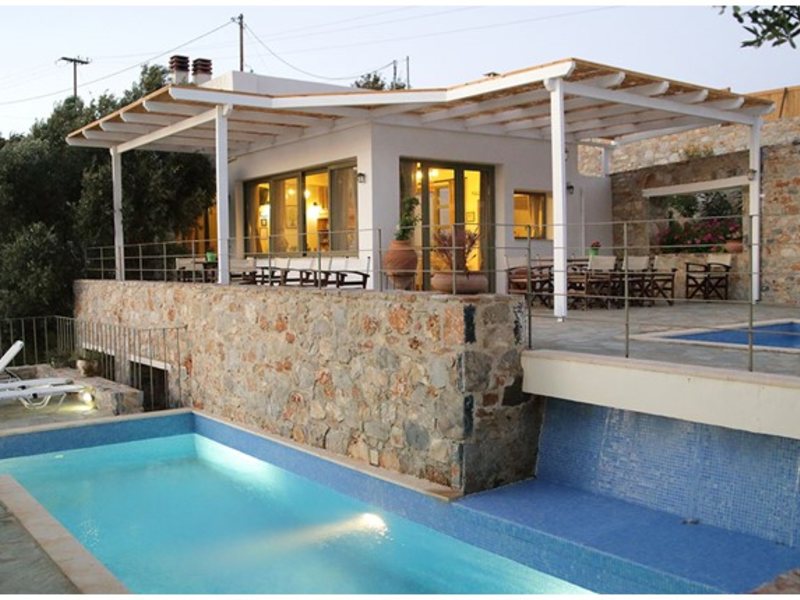 Mourtzanakis Residence by CHC 286865