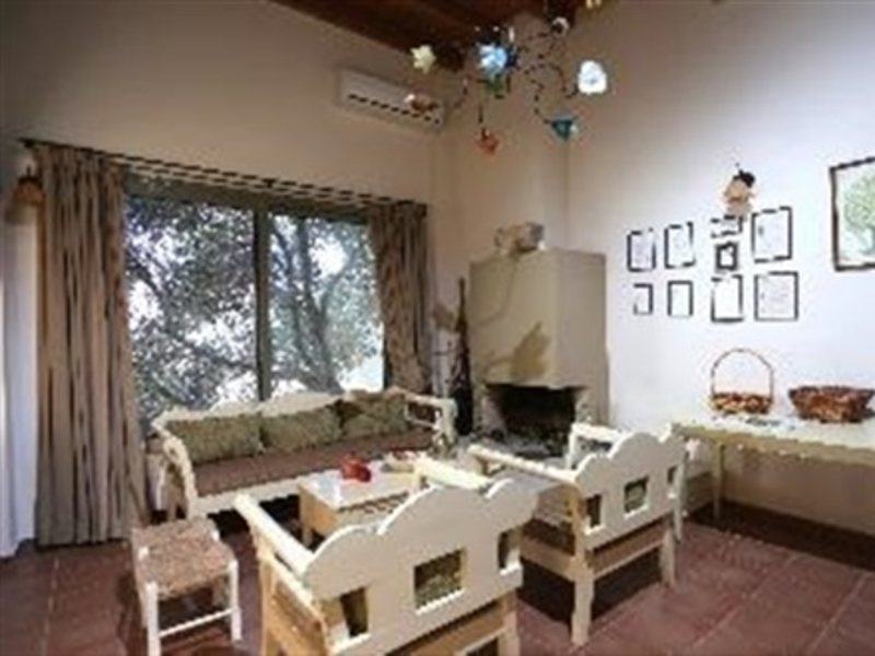 Mourtzanakis Residence by CHC 286868