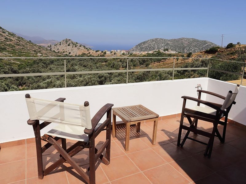 Mourtzanakis Residence by CHC 286871