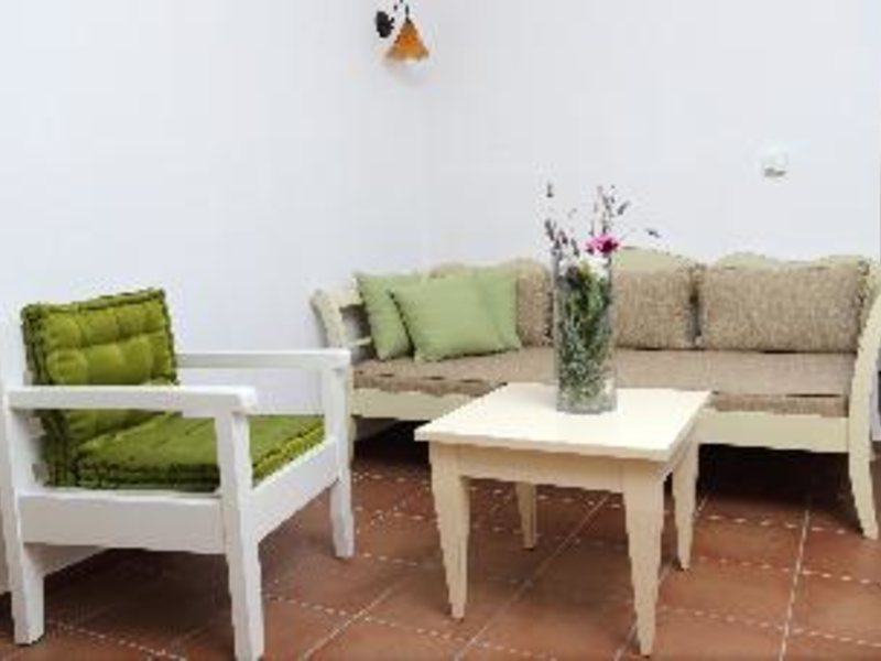 Mourtzanakis Residence by CHC 286873