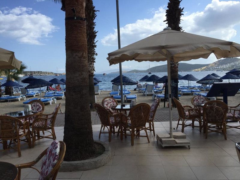 Nagi Beach Hotel 186666