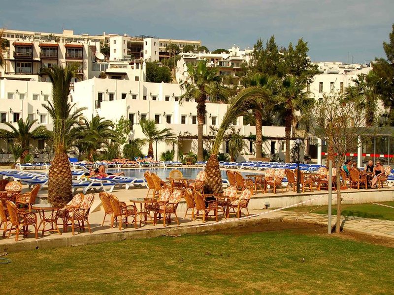 Nagi Beach Hotel 186677