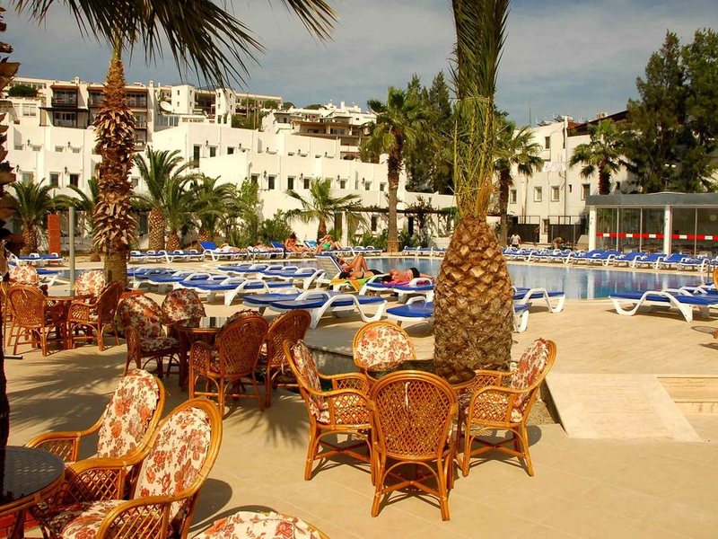 Nagi Beach Hotel 186680