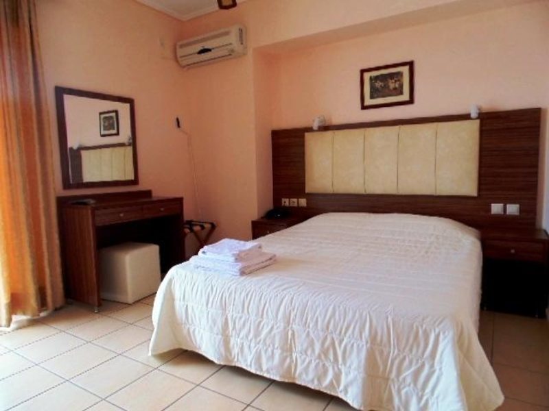 Nefeli Studios 260728