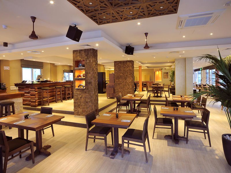 Nelia Gardens 206371