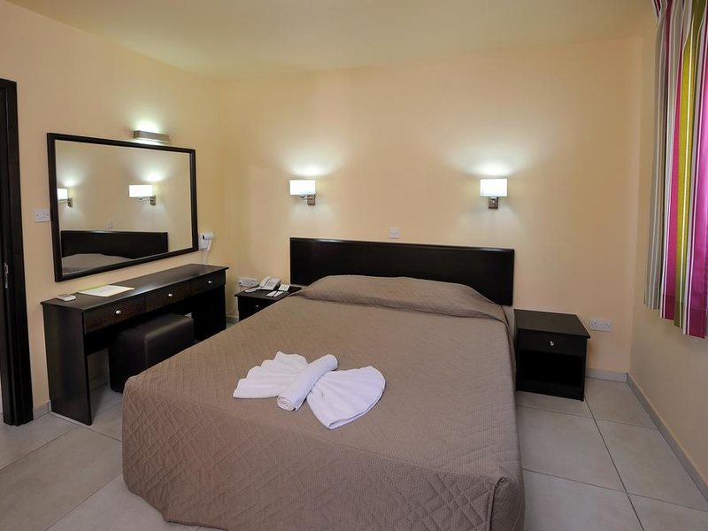 Nelia Gardens 206372