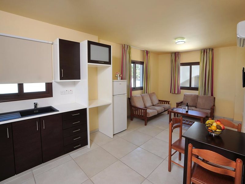 Nelia Gardens 206373