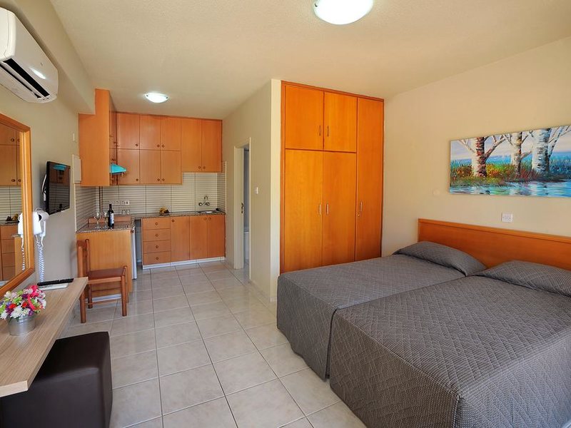 Nelia Gardens 206376