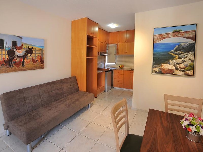 Nelia Gardens 206377