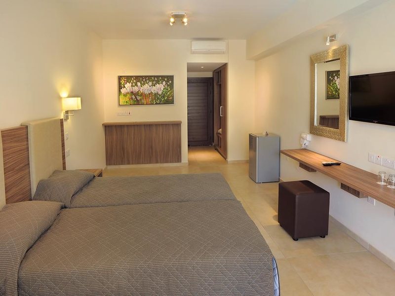 Nelia Gardens 206379