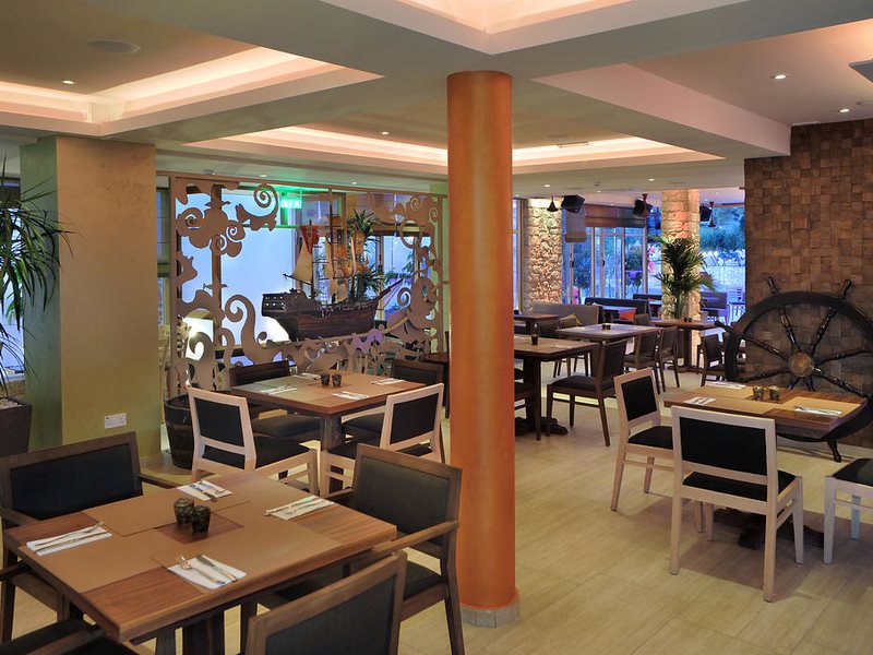 Nelia Gardens 206380