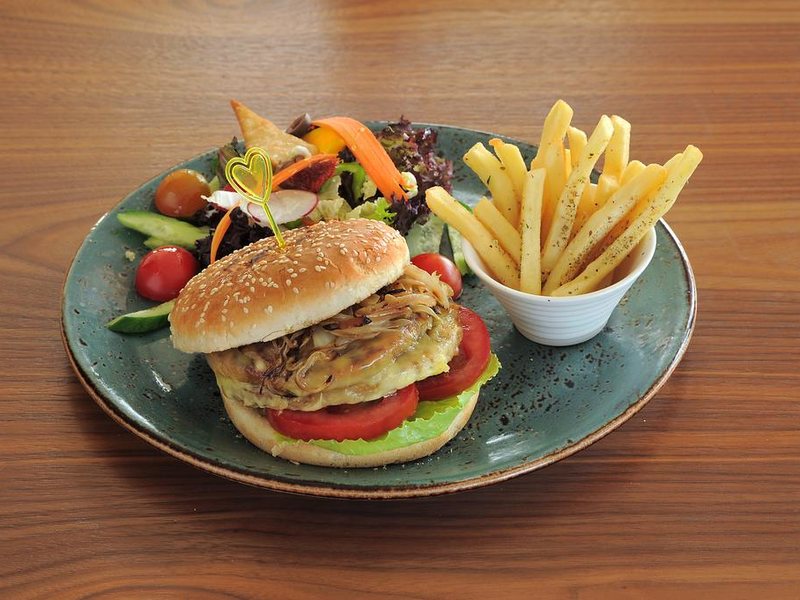 Nelia Gardens 206382