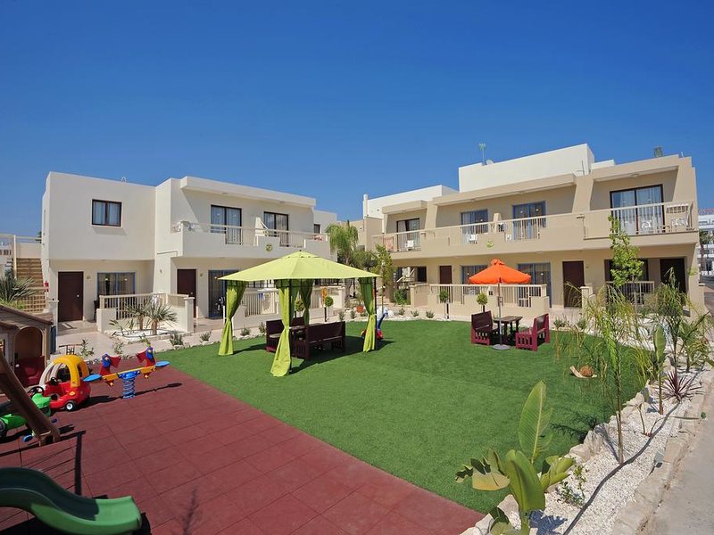 Nelia Gardens 206385