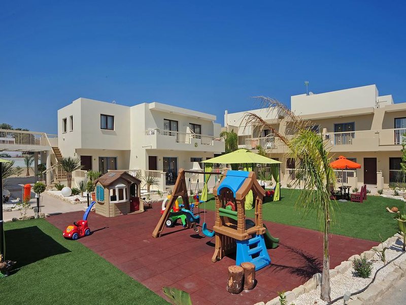 Nelia Gardens 206388