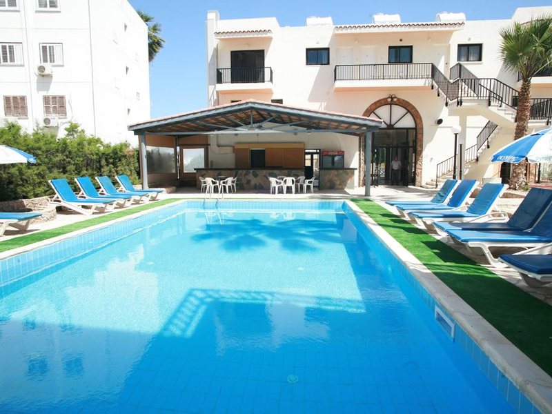 New York Plaza Hotel Apts 206444