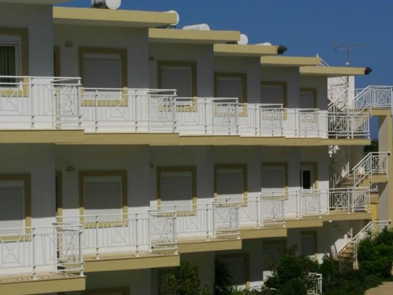 Nicolas Villas 76481