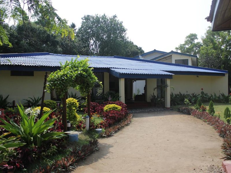 Nilaveli Crystal Blue Hotel 108133