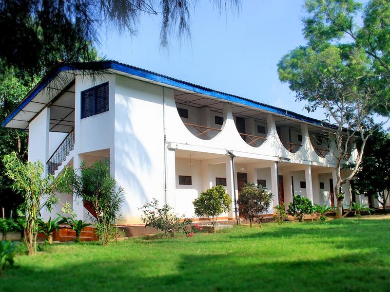 Nilaveli Crystal Blue Hotel 108143