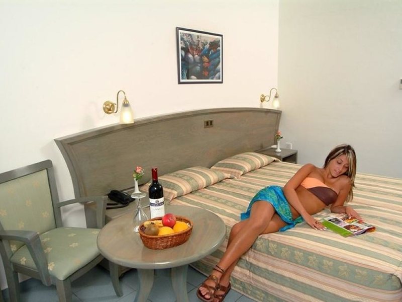 Nissiana Hotel and Bungalows 206574