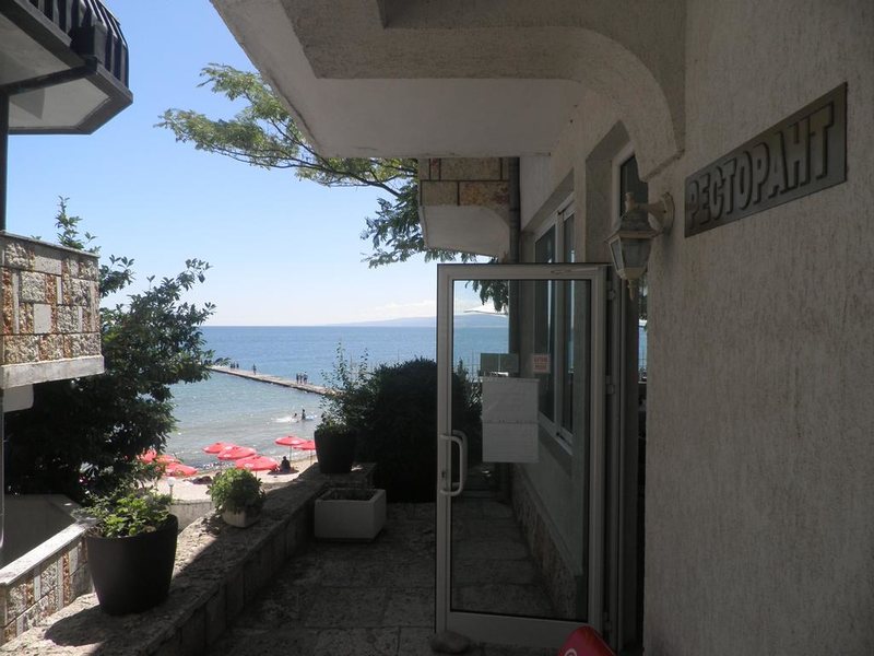 Oasis (Balchik)  166770