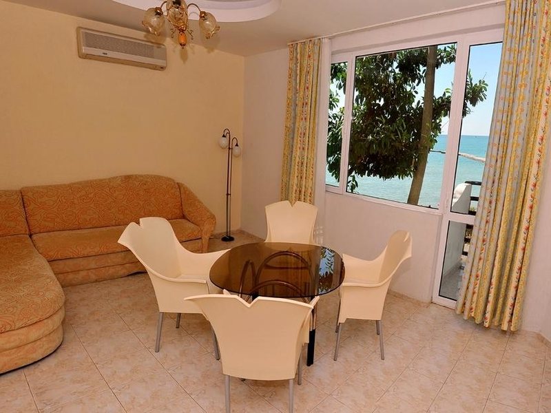 Oasis (Balchik)  166781