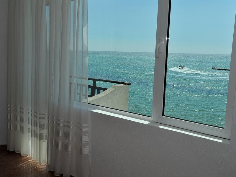 Oasis (Balchik)  166782