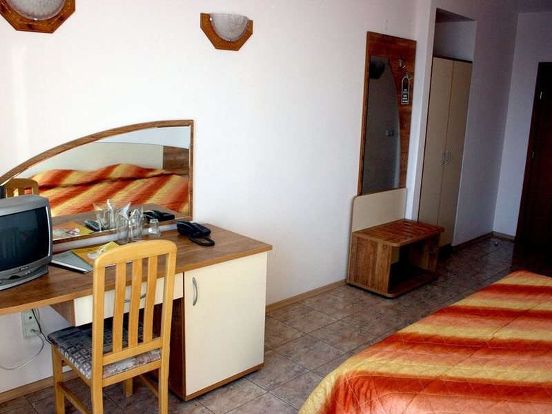 Oasis (Balchik)  166788