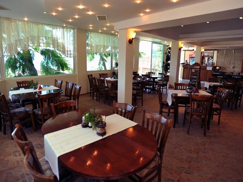 Oasis (Balchik)  166792