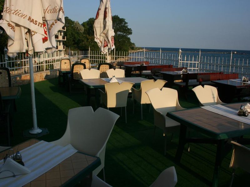 Oasis (Balchik)  166795