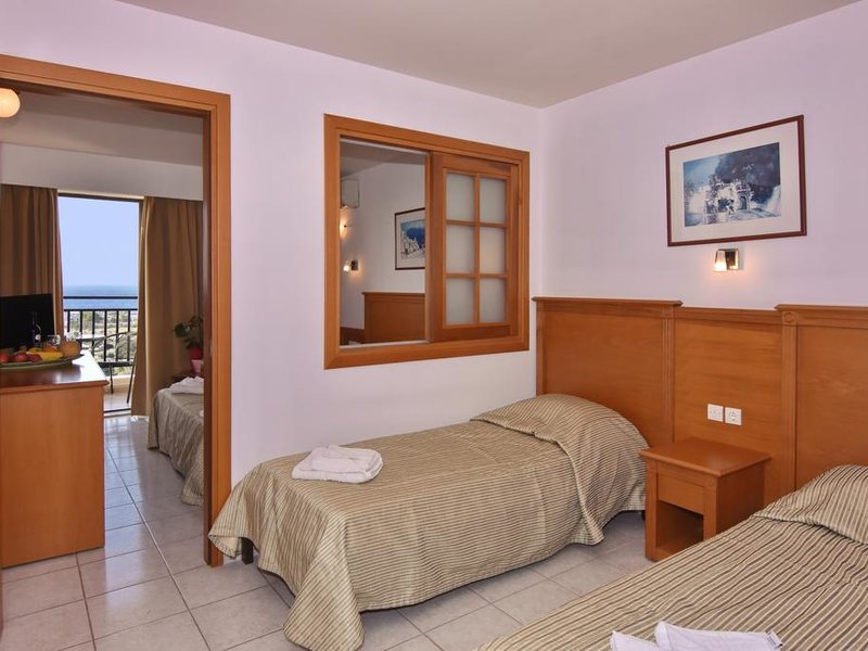 Ocean Heights View Hotel 285656