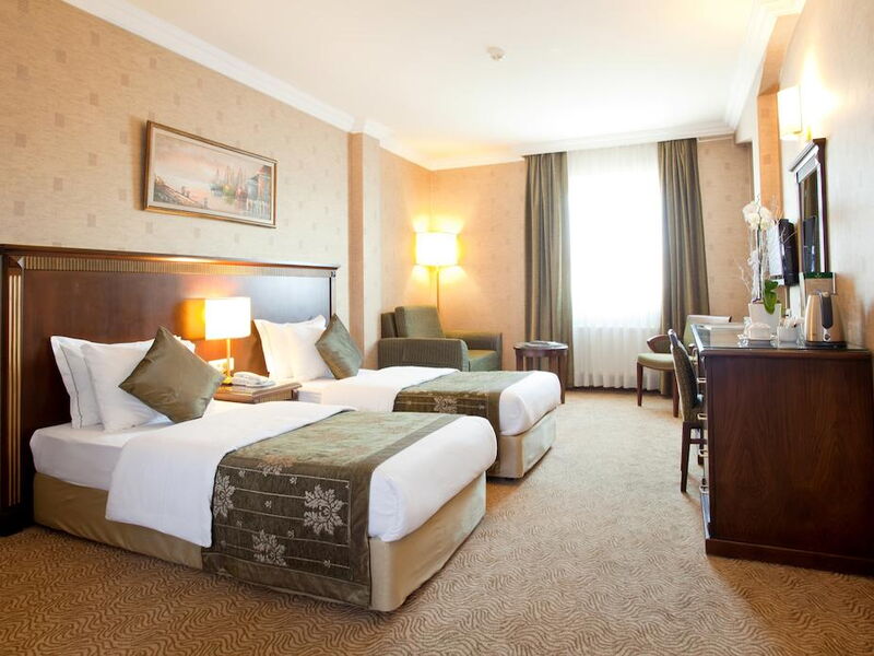 Oran Hotel  243145