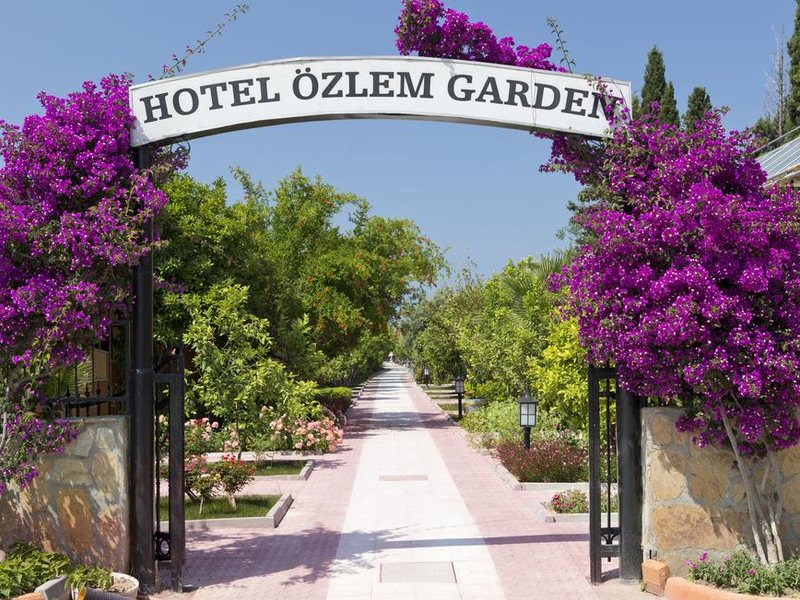Ozlem Garden 190634