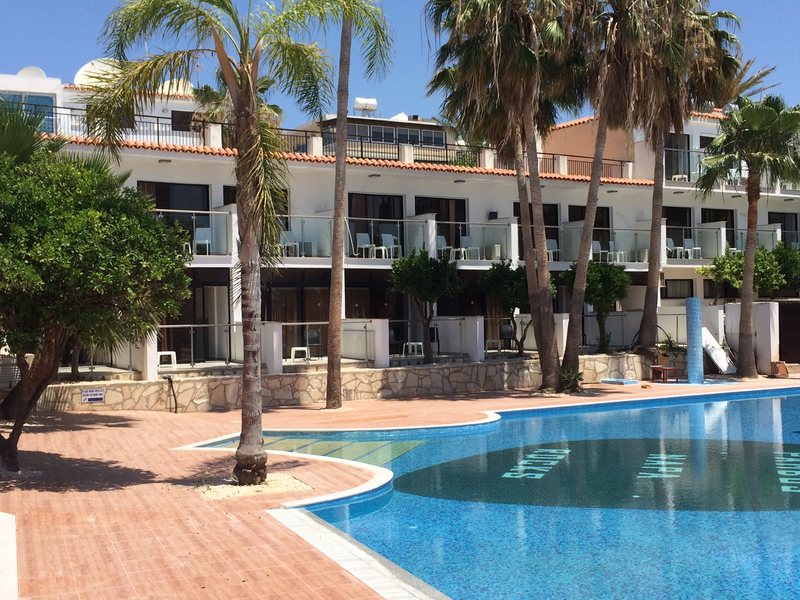 Pambos Napa Rocks 103647