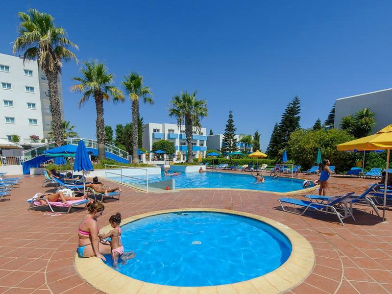 Paramount Hotel Apts Superior 83660