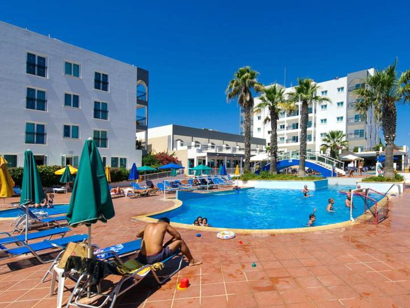 Paramount Hotel Apts Superior 83663