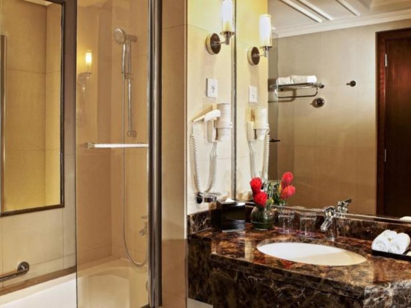 Park Regis Kris Kin Hotel  119588