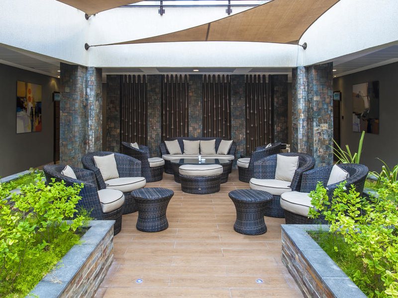 Pearl Beach Hotel 191942