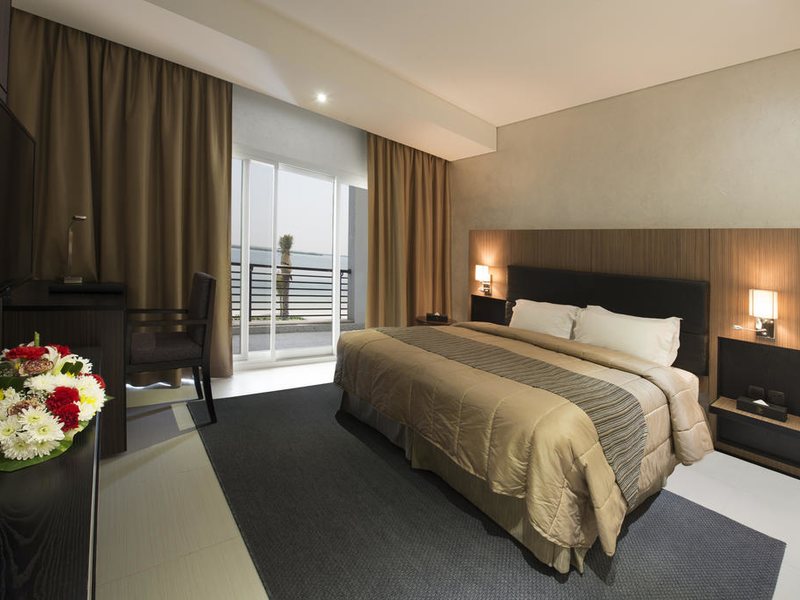 Pearl Beach Hotel 191943