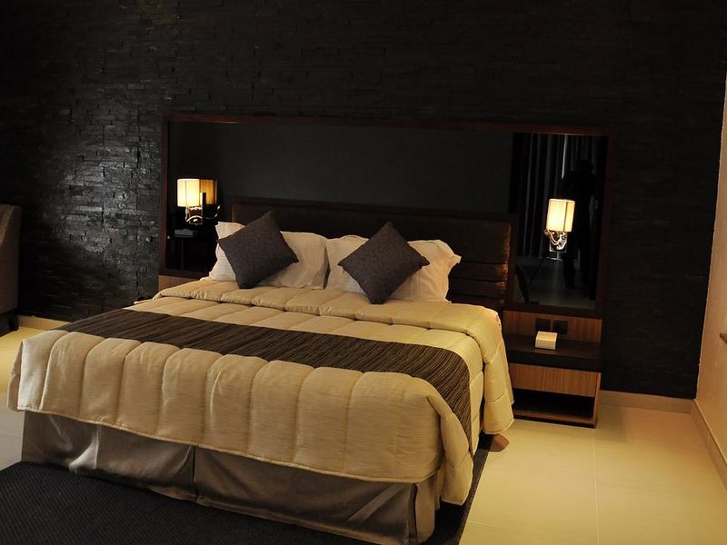 Pearl Beach Hotel 191948