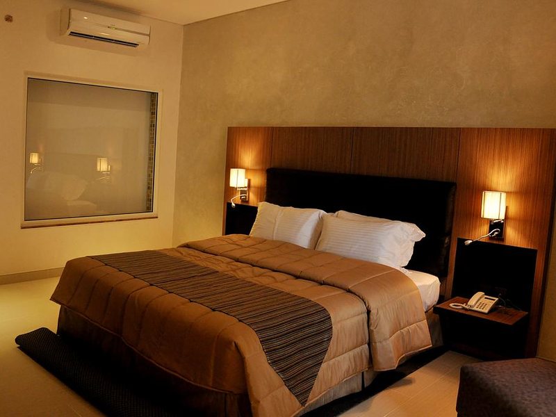 Pearl Beach Hotel 191952