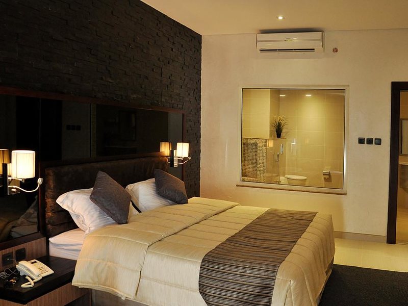 Pearl Beach Hotel 191957