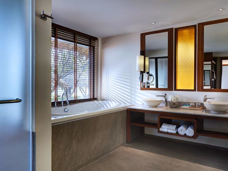 Phi Phi Island Village Beach Resort (ex 221037