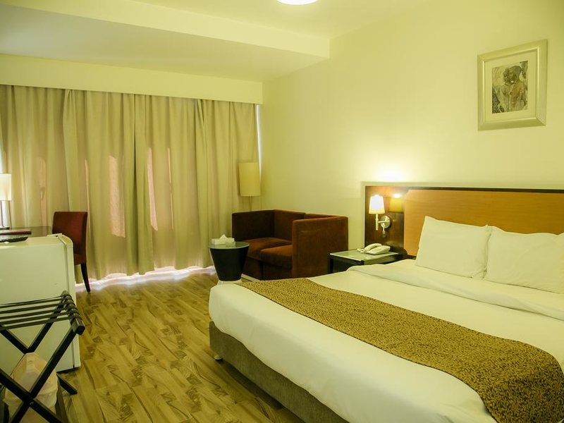 Phoenicia Hotel 300964