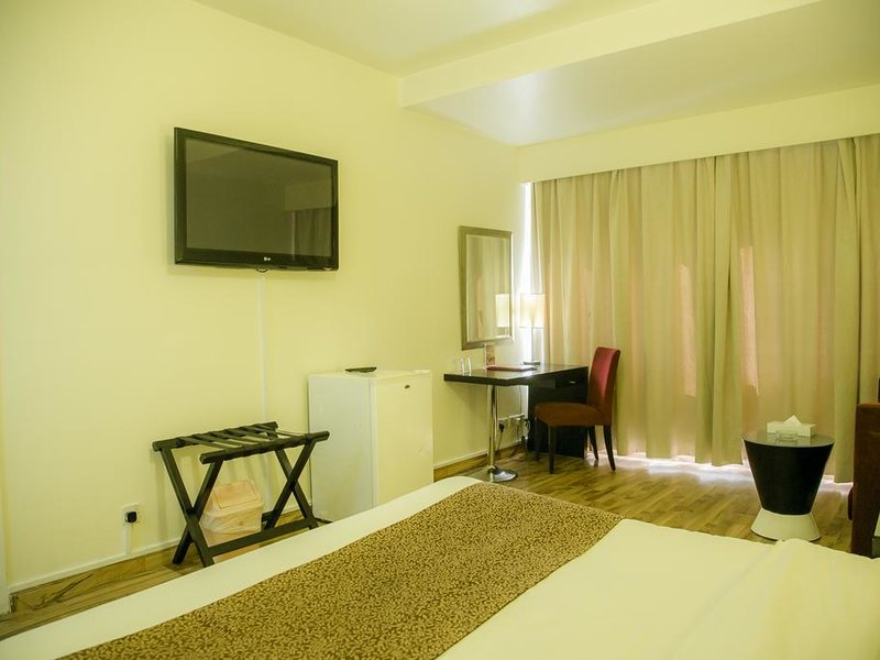 Phoenicia Hotel 300968