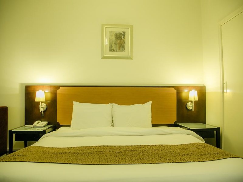 Phoenicia Hotel 300969