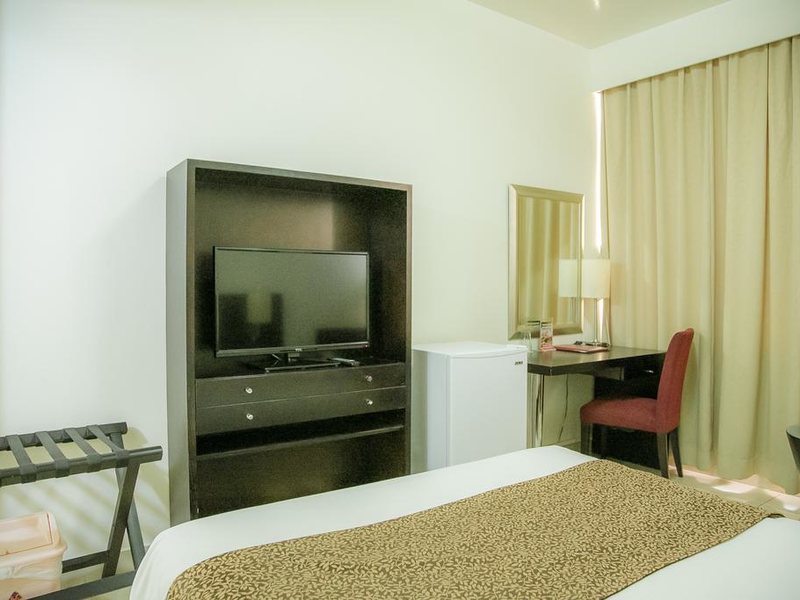 Phoenicia Hotel 300970