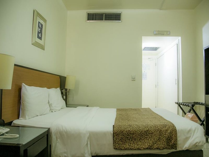 Phoenicia Hotel 300971