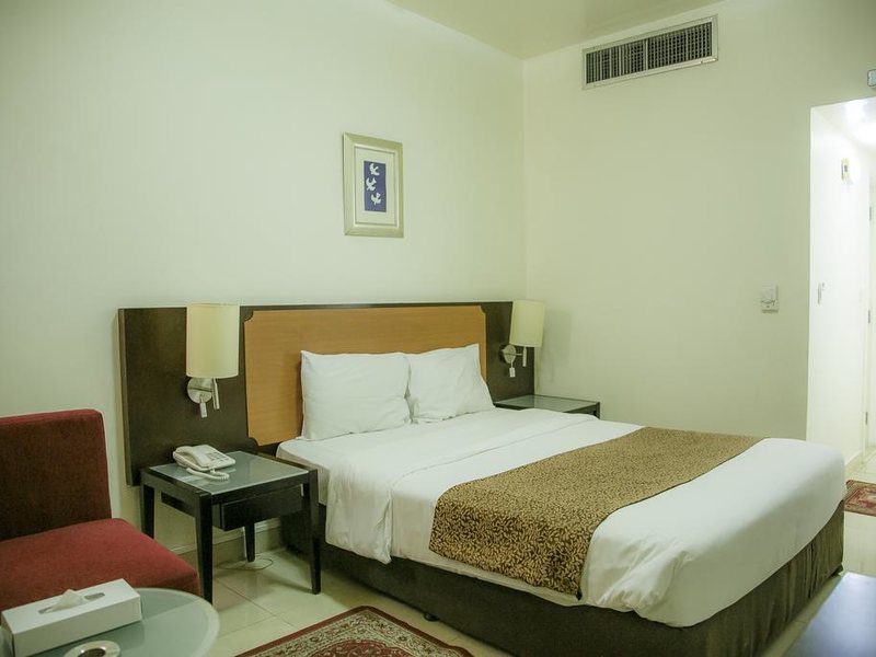 Phoenicia Hotel 300972